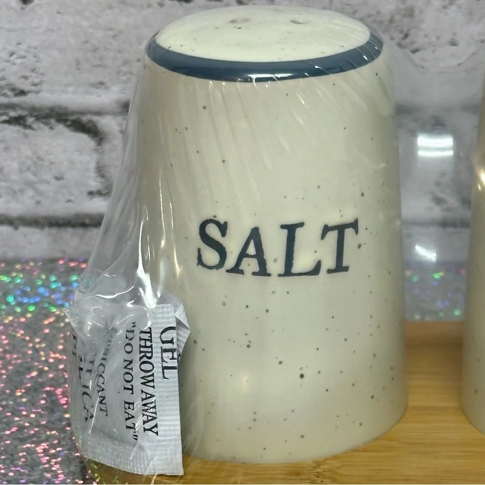 Salt And Pepper Shaker Set With Wood Base Beige NEW